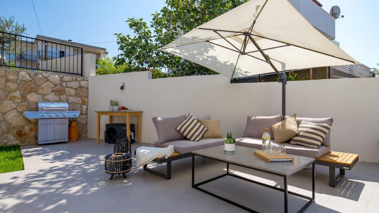 Apartments Villa Frankola With Swimming Pool ツリクヴェニツァ エクステリア 写真