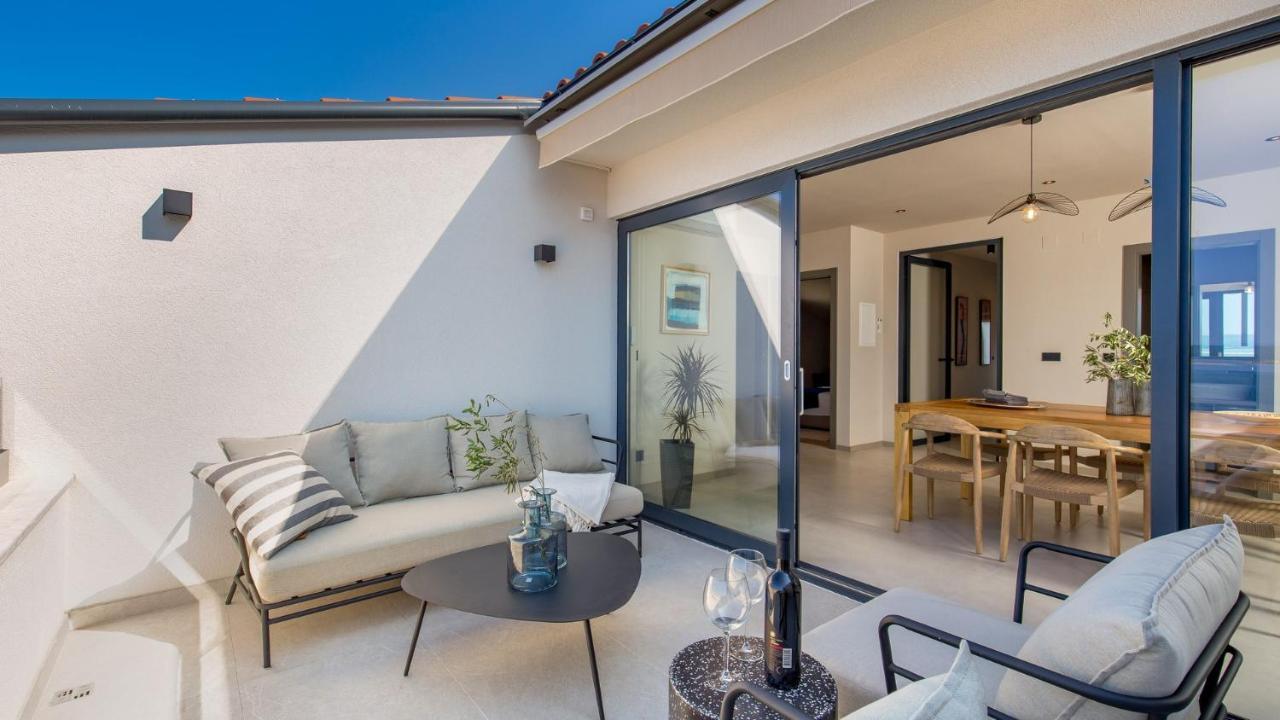 Apartments Villa Frankola With Swimming Pool ツリクヴェニツァ エクステリア 写真