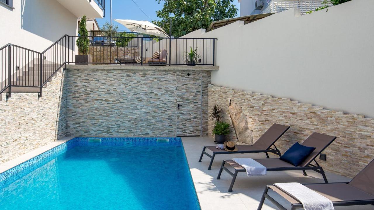Apartments Villa Frankola With Swimming Pool ツリクヴェニツァ エクステリア 写真