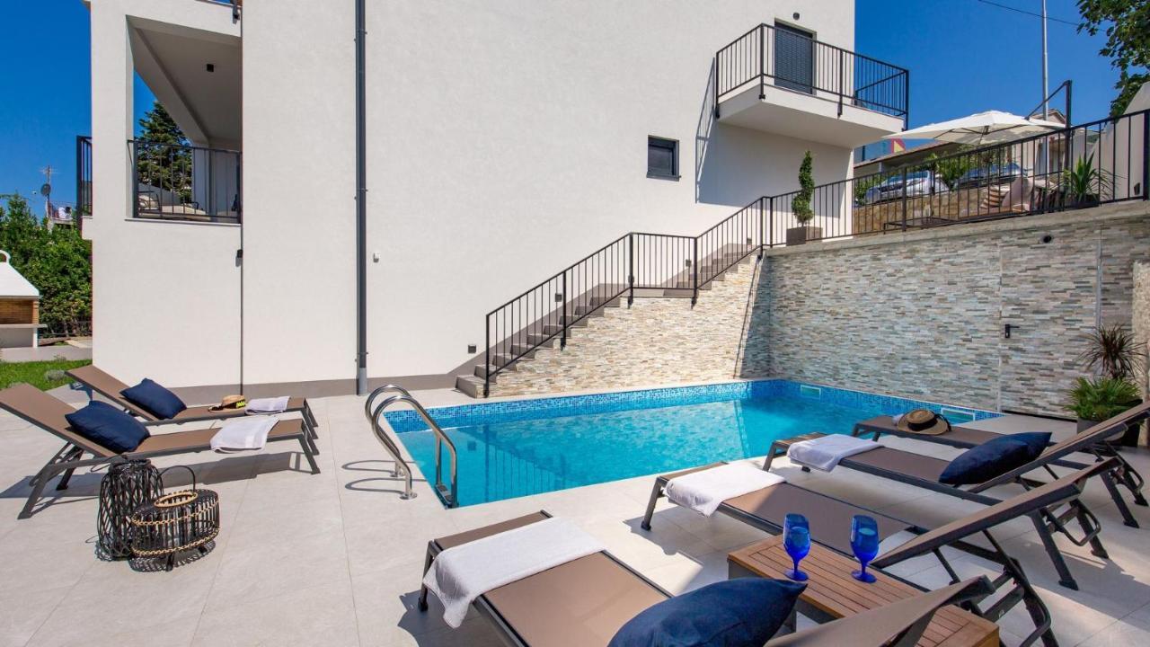 Apartments Villa Frankola With Swimming Pool ツリクヴェニツァ エクステリア 写真