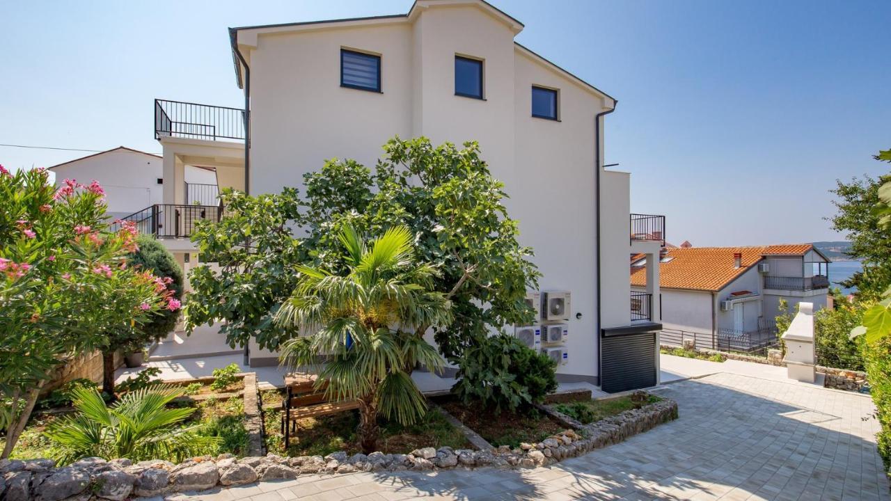 Apartments Villa Frankola With Swimming Pool ツリクヴェニツァ エクステリア 写真