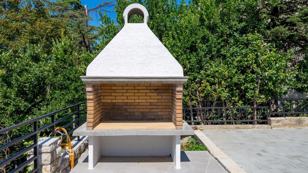 Apartments Villa Frankola With Swimming Pool ツリクヴェニツァ エクステリア 写真