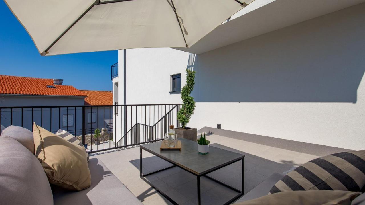 Apartments Villa Frankola With Swimming Pool ツリクヴェニツァ エクステリア 写真